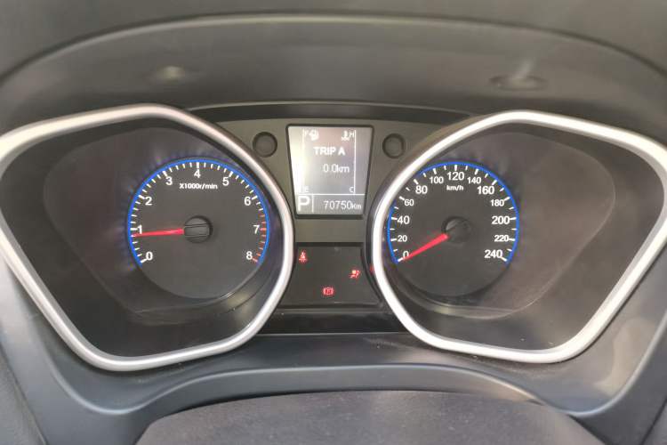 Used Geely Auto GX7 2015 Sports Edition 2.0L Automatic Prestige Model Odometer Close Up