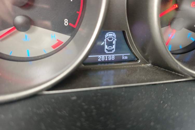 Used Geely Auto GX7 2015 Classic Edition 1.8L Manual Urban Model China V Standard Odometer Close Up