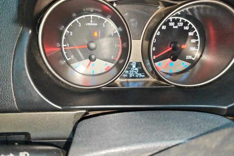Used Geely Auto GX7 2015 Classic Edition 1.8L Manual Elite Model China V Standard Odometer Close Up