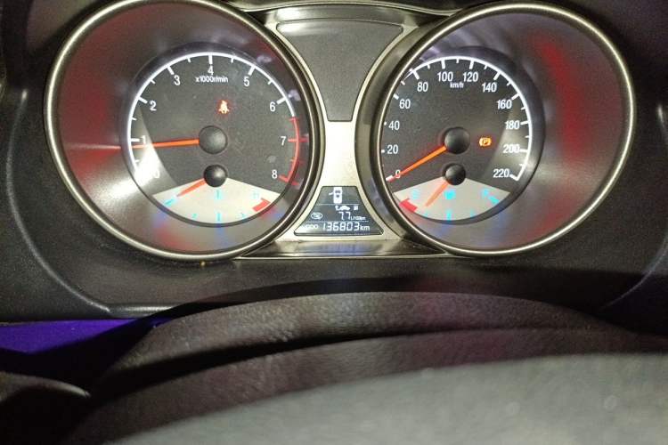 Used Geely Auto GX7 2015 Classic Edition 1.8L Manual Elite Model China V Standard Odometer Close Up