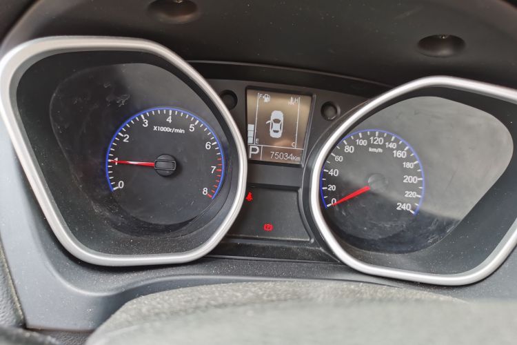 Used Geely Auto GX7 2015 Sports Edition 2.0L Automatic Luxury Model Odometer Close Up