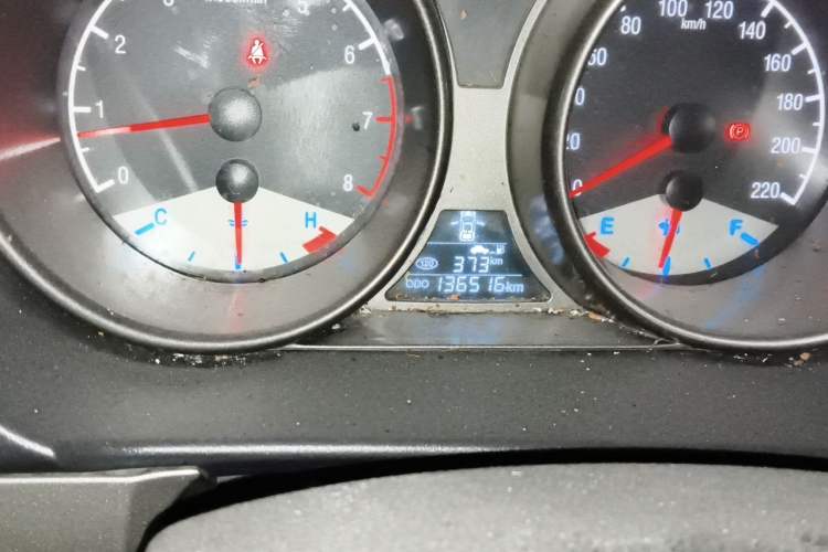 Used Geely Auto GX7 2015 Classic Edition 1.8L Manual Elite Model China V Standard Odometer Close Up