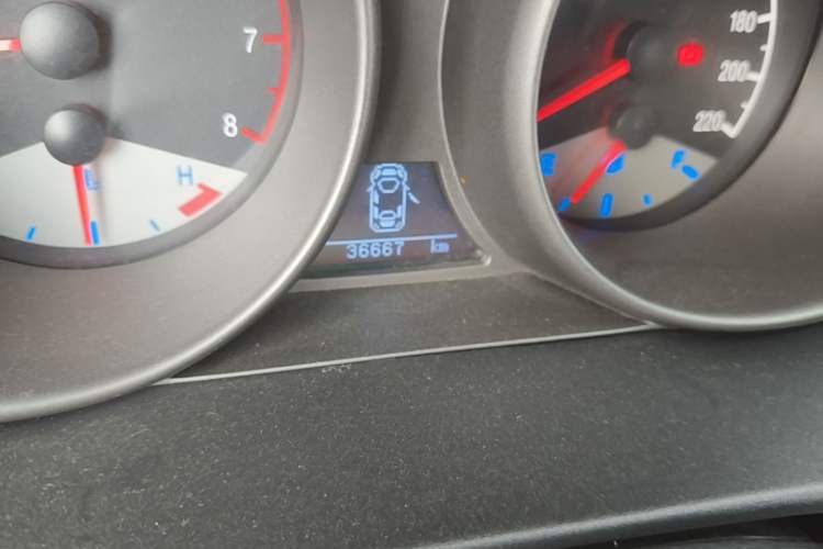 Used Geely Auto GX7 2015 Classic Edition 1.8L Manual Urban Model China IV Odometer Close Up