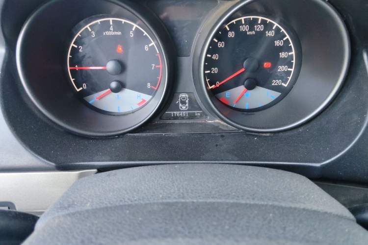 Used Geely Auto GX7 2015 Classic Edition 1.8L Manual Urban Model China IV Odometer Close Up