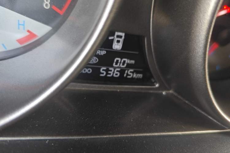 Used Geely Auto GX7 2015 Classic Edition 1.8L Manual Urban Model China V Standard Odometer Close Up