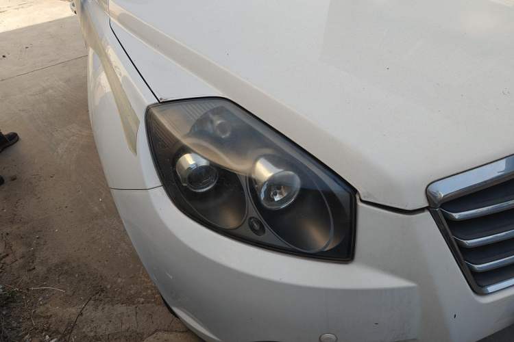 Used Geely Auto GX7 2015 Classic Edition 1.8L Manual Urban Model China IV Right Front Headlight