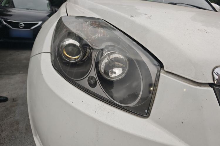 Used Geely Auto GX7 2015 Classic Edition 1.8L Manual Urban Model China V Standard Right Front Headlight