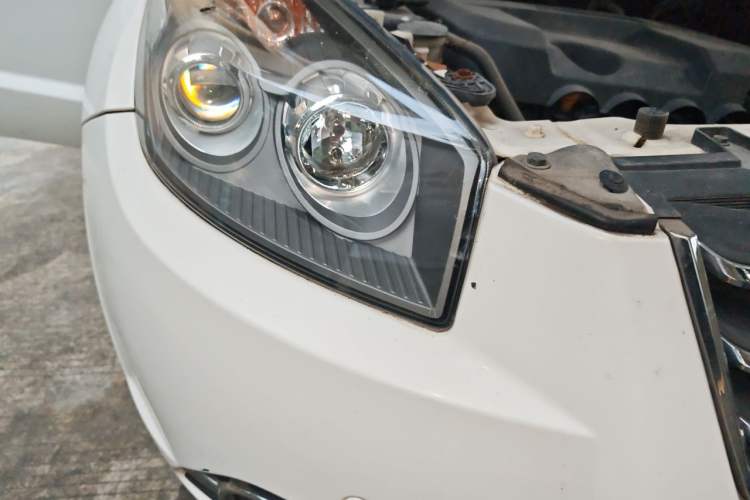 Used Geely Auto GX7 2015 Classic Edition 1.8L Manual Elite Model China V Standard Right Front Headlight