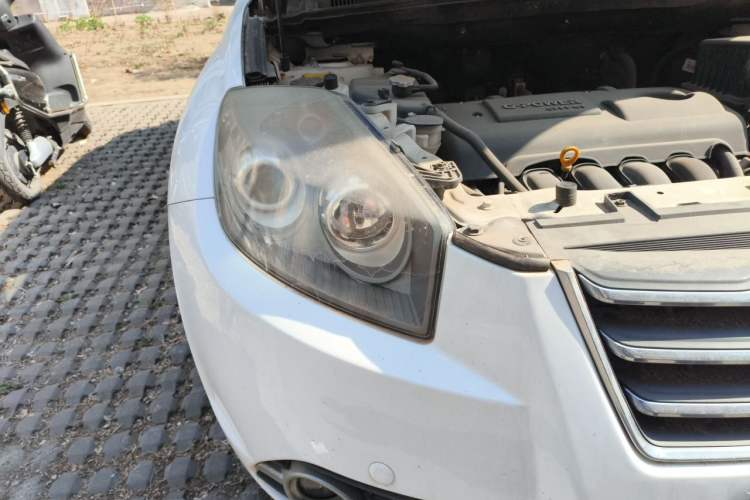 Used Geely Auto GX7 2015 Classic Edition 1.8L Manual Urban Model China IV Right Front Headlight