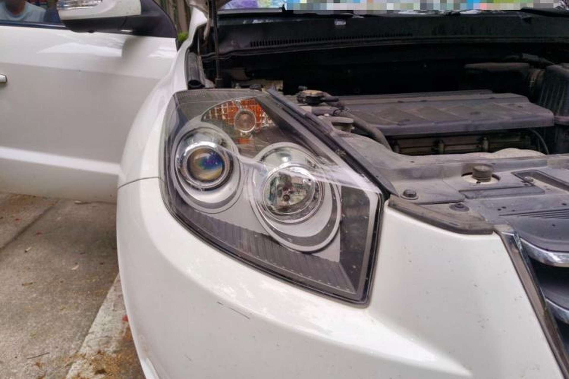 Used Geely Auto GX7 2015 Sports Edition 2.0L Automatic Luxury Model Right Front Headlight