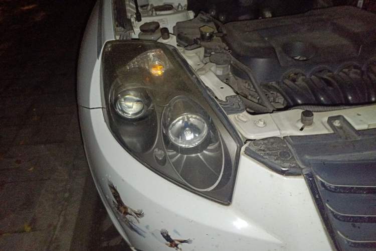 Used Geely Auto GX7 2015 Classic Edition 1.8L Manual Elite Model China V Standard Right Front Headlight
