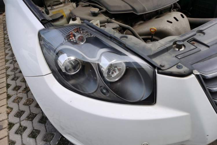 Used Geely Auto GX7 2015 Sports Edition 2.0L Automatic Luxury Model Right Front Headlight