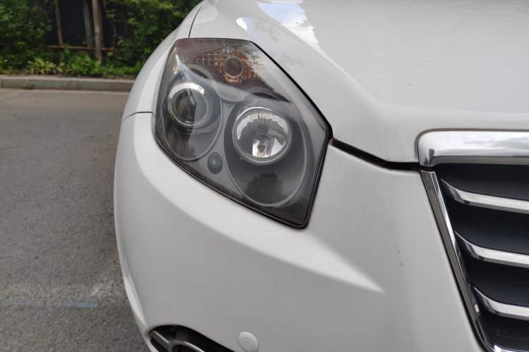 Used Geely Auto GX7 2015 Classic Edition 1.8L Manual Elite Model China V Standard Right Front Headlight