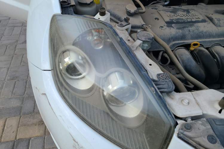 Used Geely Auto GX7 2015 Classic Edition 1.8L Manual Elite Model China IV Right Front Headlight