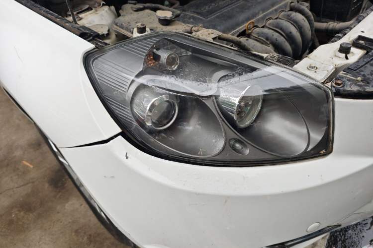 Used Geely Auto GX7 2015 Classic Edition 1.8L Manual Elite Model China IV Right Front Headlight