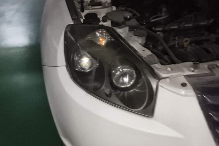Used Geely Auto GX7 2015 Classic Edition 1.8L Manual Elite Model China V Standard Right Front Headlight