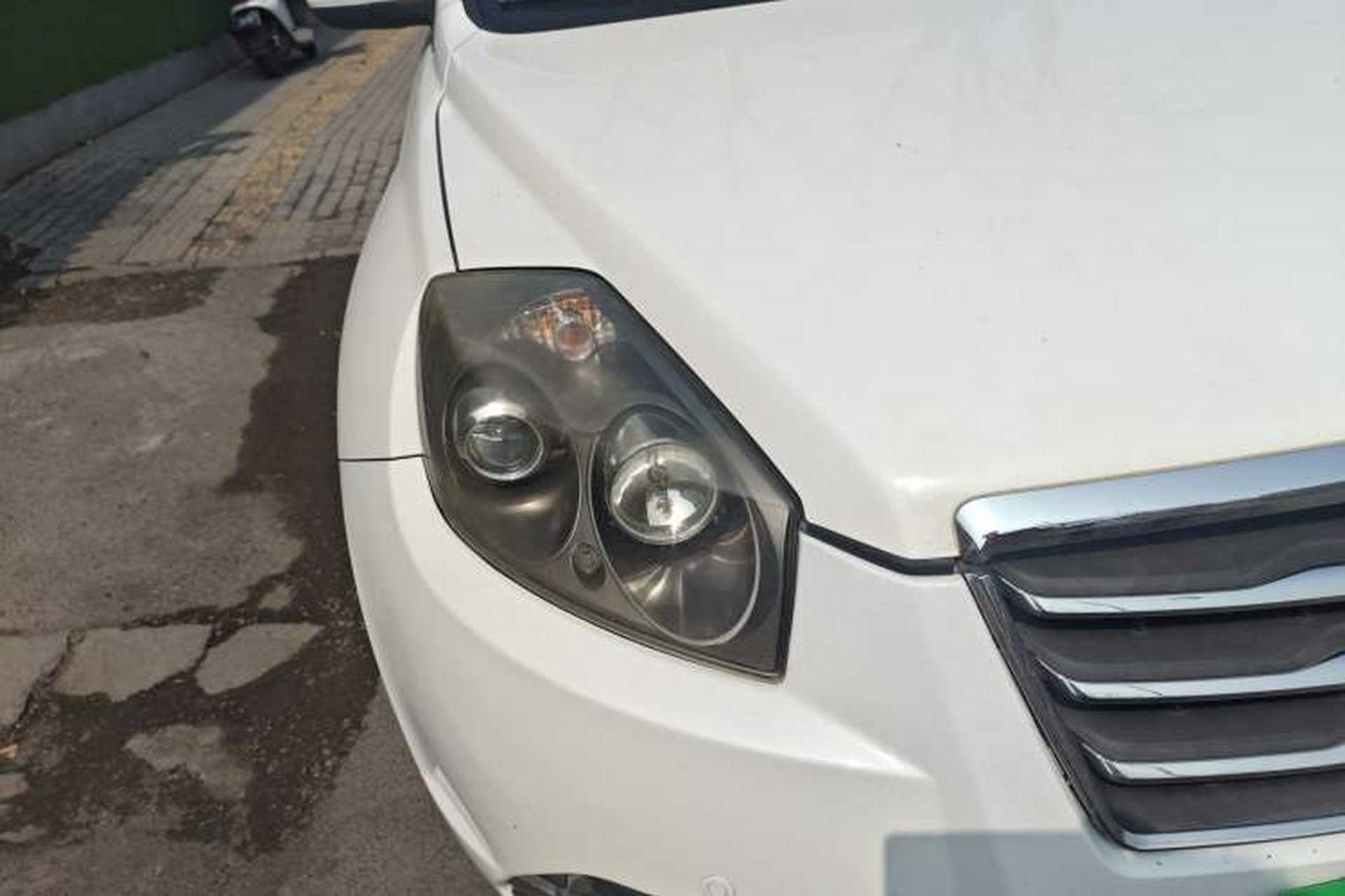 Used Geely Auto GX7 2015 Sports Edition 2.0L Automatic Luxury Model Right Front Headlight
