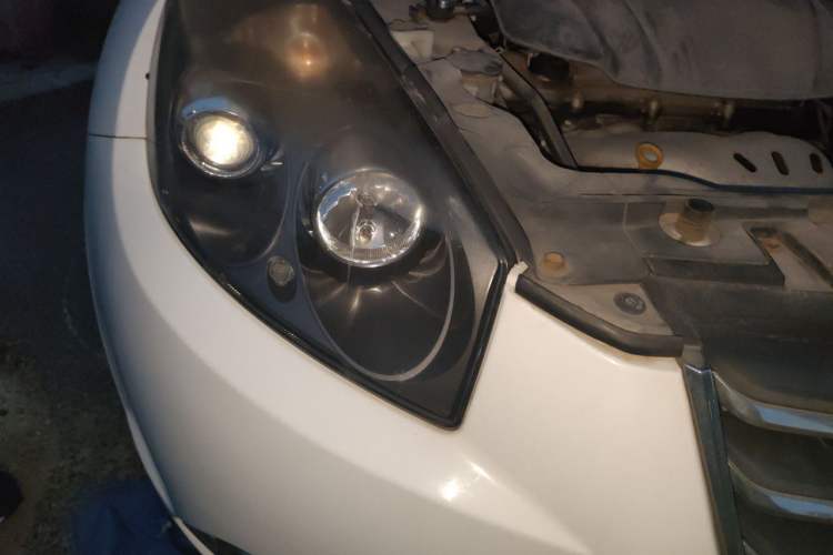 Used Geely Auto GX7 2015 Sports Edition 2.0L Automatic Luxury Model Right Front Headlight