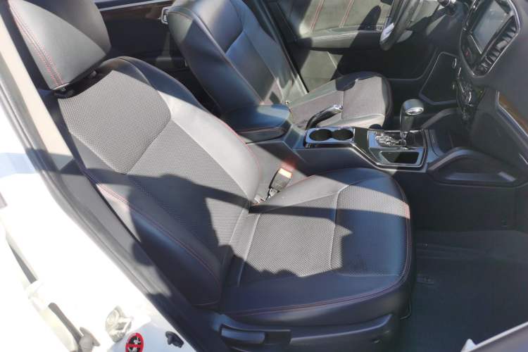 Used Geely Auto GX7 2015 Sports Edition 2.0L Automatic Luxury Upgrade Version China V Standard Right Front Seat