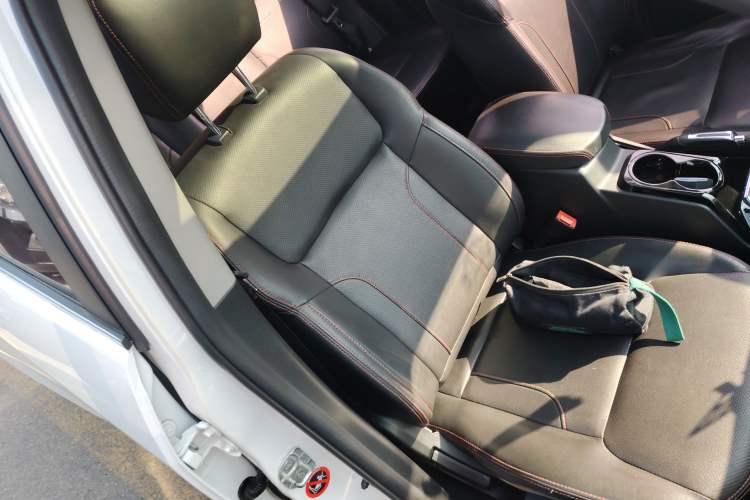 Used Geely Auto GX7 2015 Sports Edition 2.0L Automatic Luxury Upgrade Version China V Standard Right Front Seat