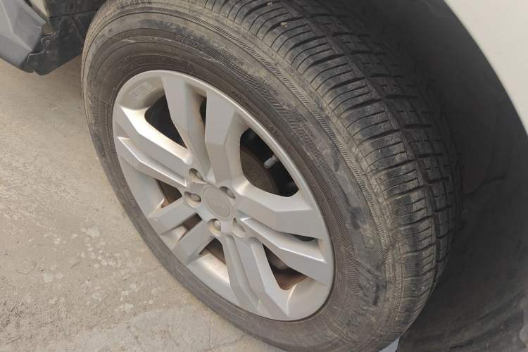 Used Geely Auto GX7 2015 Classic Edition 1.8L Manual Urban Model China IV Right Front Wheel Hub
