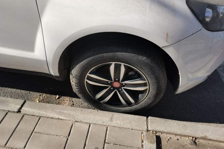 Used Geely Auto GX7 2015 Sports Edition 2.0L Automatic Prestige Model Right Front Wheel Hub