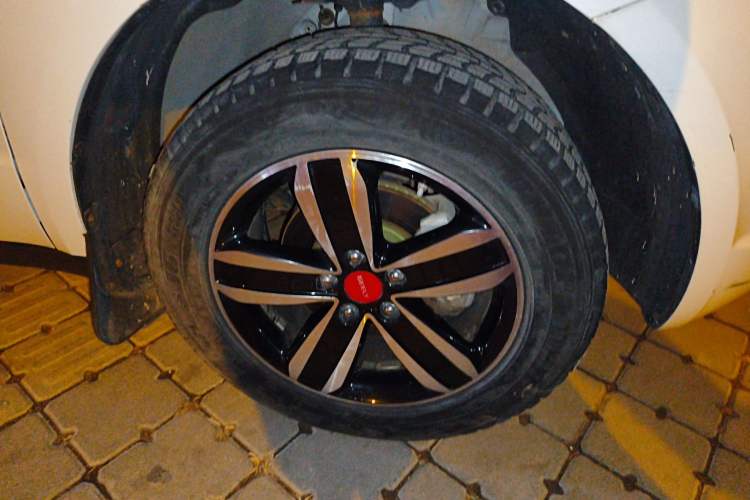 Used Geely Auto GX7 2015 Classic Edition 1.8L Manual Elite Model China V Standard Right Front Wheel Hub