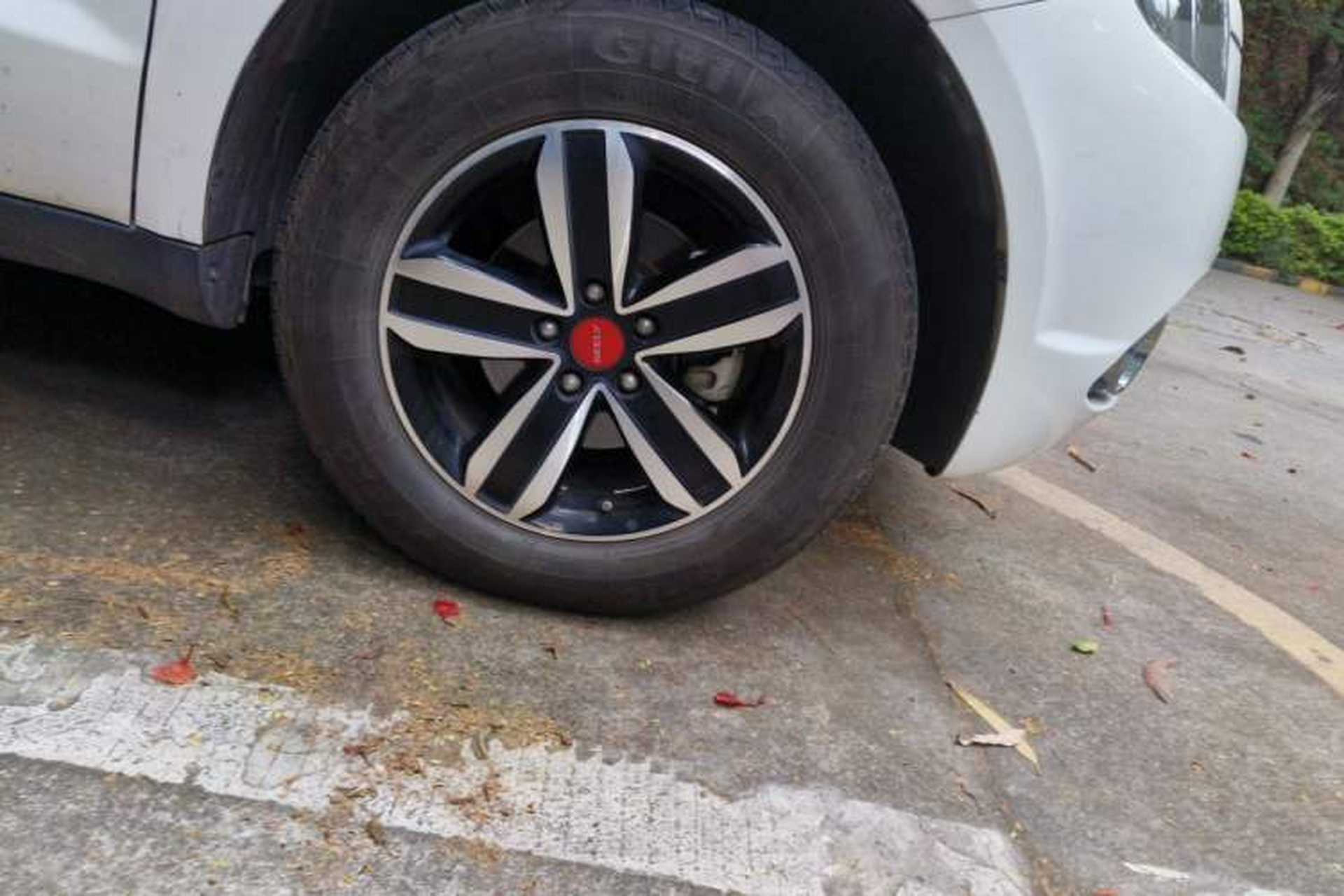 Used Geely Auto GX7 2015 Sports Edition 2.0L Automatic Luxury Model Right Front Wheel Hub