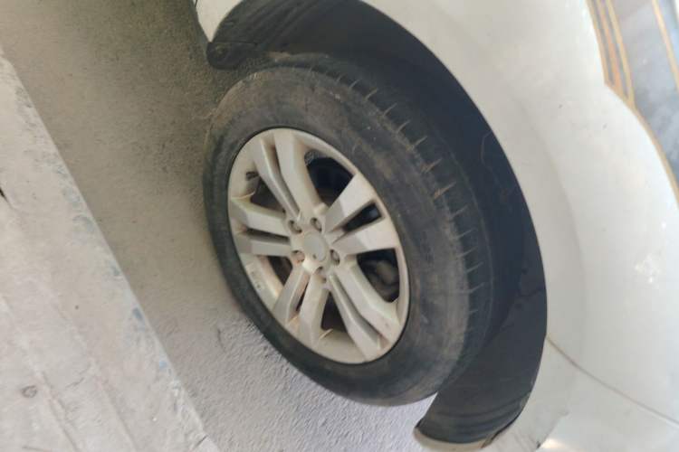 Used Geely Auto GX7 2015 Classic Edition 1.8L Manual Elite Model China IV Right Front Wheel Hub