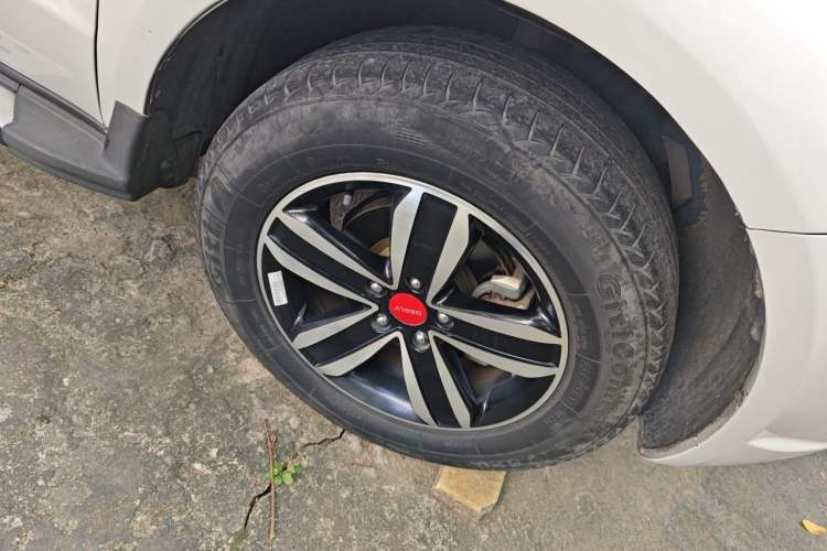 Used Geely Auto GX7 2015 Sports Edition 2.0L Automatic Luxury Upgrade Version China V Standard Right Front Wheel Hub