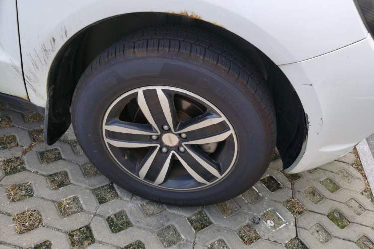 Used Geely Auto GX7 2015 Sports Edition 2.0L Automatic Luxury Model Right Front Wheel Hub