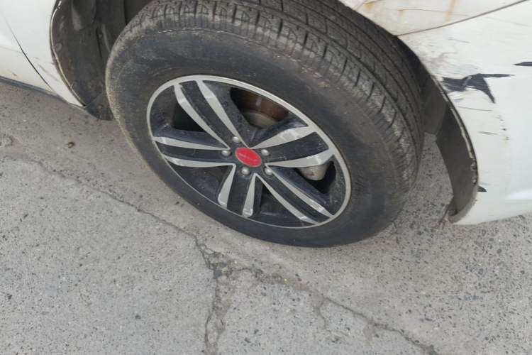 Used Geely Auto GX7 2015 Classic Edition 1.8L Manual Elite Model China V Standard Right Front Wheel Hub