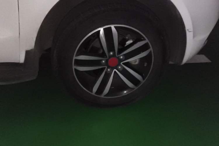 Used Geely Auto GX7 2015 Classic Edition 1.8L Manual Elite Model China V Standard Right Front Wheel Hub