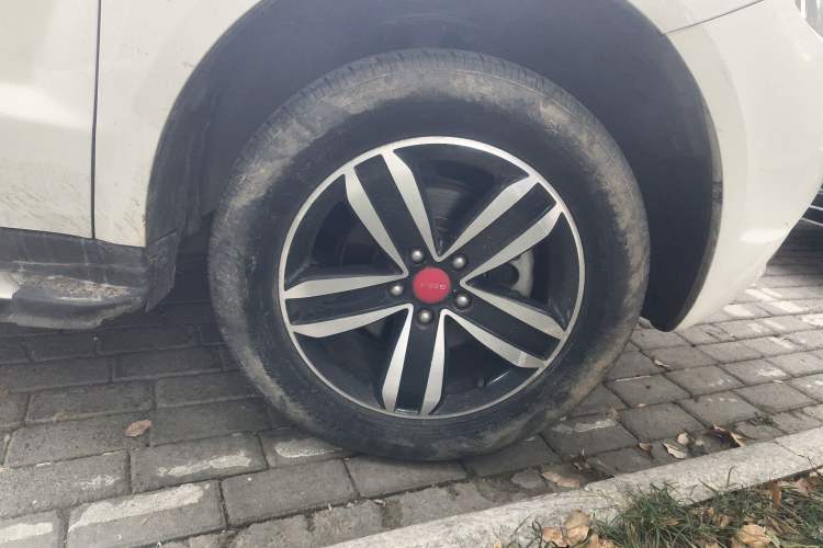 Used Geely Auto GX7 2015 Classic Edition 1.8L Manual Elite Model China V Standard Right Front Wheel Hub