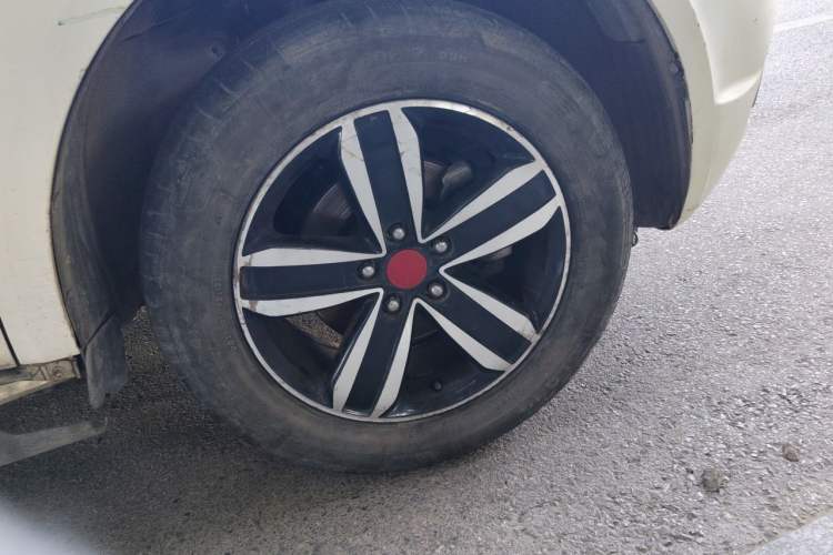 Used Geely Auto GX7 2015 Classic Edition 1.8L Manual Urban Model China IV Right Front Wheel Hub