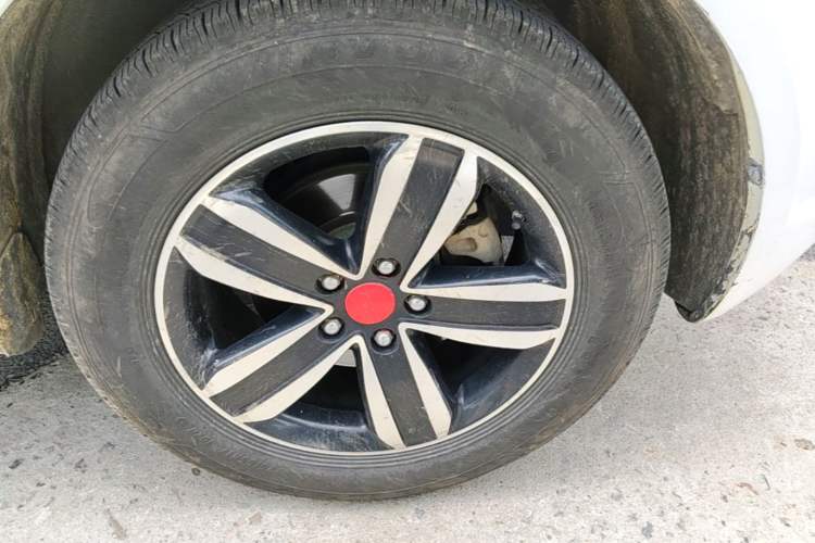 Used Geely Auto GX7 2015 Sport Edition 2.0L Automatic Luxury Model Right Front Wheel Hub