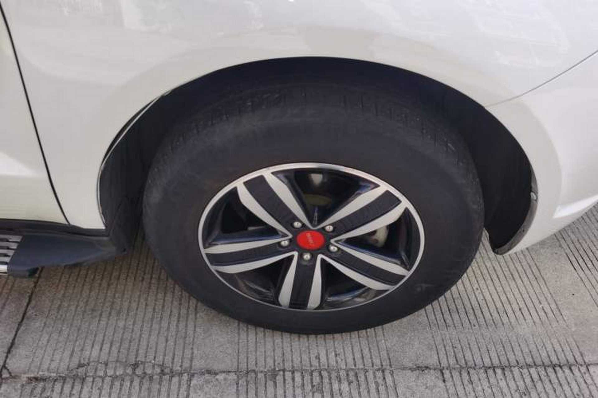 Used Geely Auto GX7 2015 Sports Edition 2.0L Automatic Luxury Upgrade Version China V Standard Right Front Wheel Hub