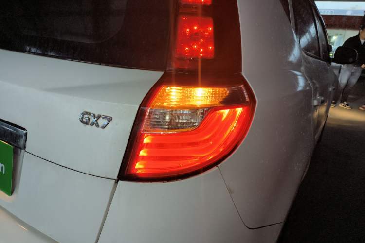Used Geely Auto GX7 2015 Classic Edition 1.8L Manual Urban Model China IV Right Rear Taillight