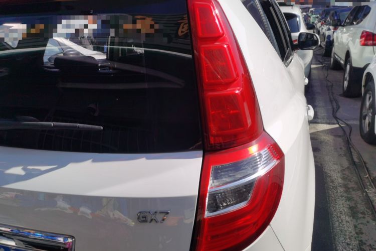 Used Geely Auto GX7 2015 Sports Edition 2.0L Automatic Luxury Upgrade Version China V Standard Right Rear Taillight