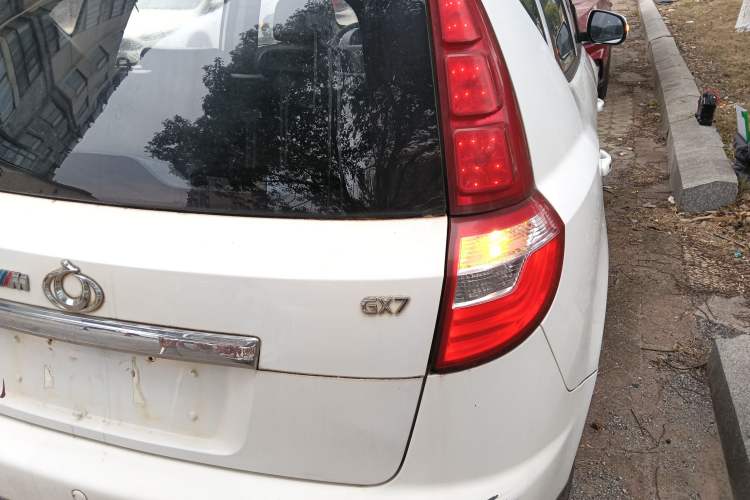 Used Geely Auto GX7 2015 Classic Edition 1.8L Manual Elite Model China V Standard Right Rear Taillight