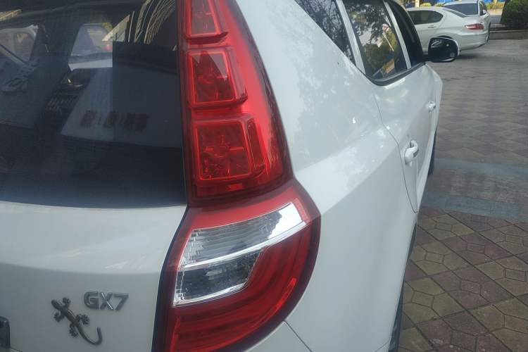 Used Geely Auto GX7 2015 Classic Edition 1.8L Manual Elite Model China V Standard Right Rear Taillight