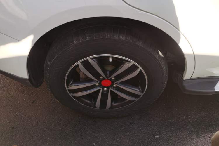 Used Geely Auto GX7 2015 Sports Edition 2.0L Automatic Luxury Upgrade Version China V Standard Right Rear Wheel Hub