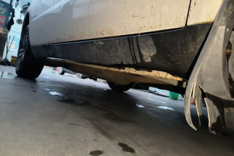 Used Geely Auto GX7 2015 Classic Edition 1.8L Manual Urban Model China IV Right Side Sill