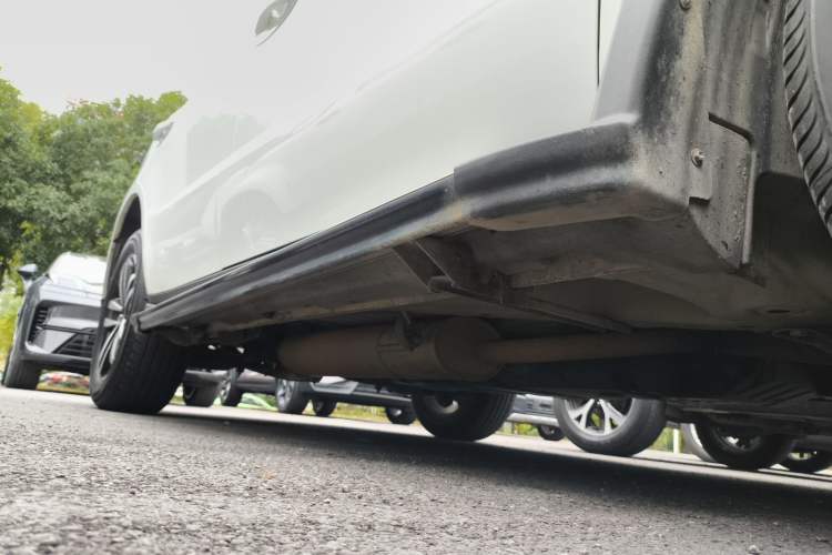 Used Geely Auto GX7 2015 Classic Edition 1.8L Manual Elite Model China IV Right Side Sill