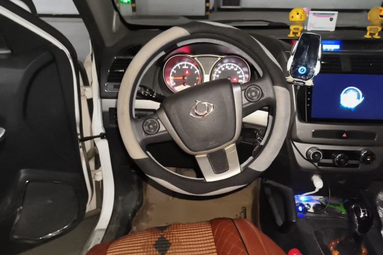 Used Geely Auto GX7 2015 Classic Edition 1.8L Manual New Urban Upgrade Version China V Standard Steering Wheel