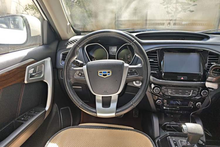 Used Geely Auto GX7 2015 Sports Edition 2.0L Automatic Luxury Upgrade Version China V Standard Steering Wheel