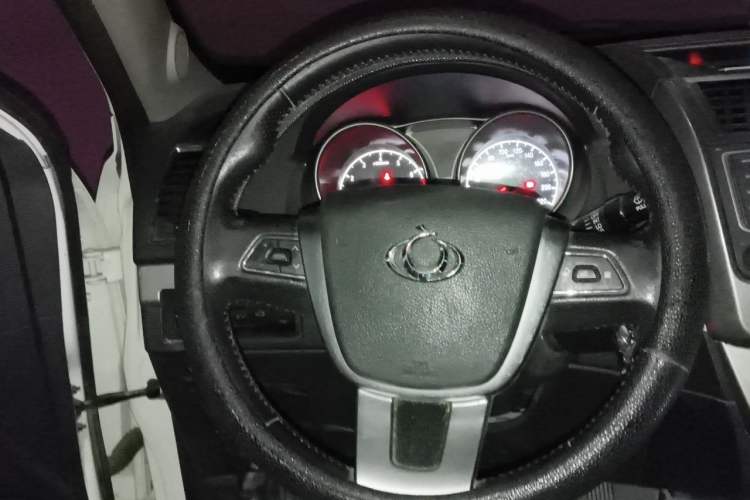 Used Geely Auto GX7 2015 Classic Edition 1.8L Manual Elite Model China V Standard Steering Wheel