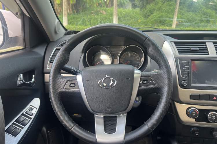 Used Geely Auto GX7 2015 Classic Edition 1.8L Manual Elite Model China V Standard Steering Wheel
