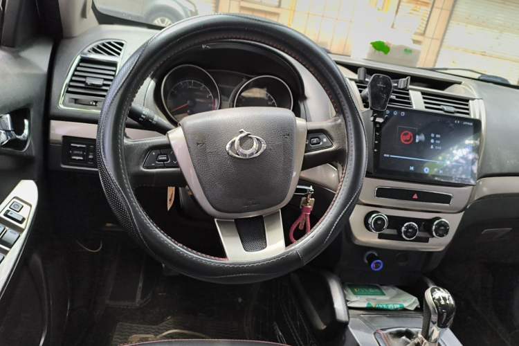 Used Geely Auto GX7 2015 Classic Edition 1.8L Manual Urban Model China V Standard Steering Wheel