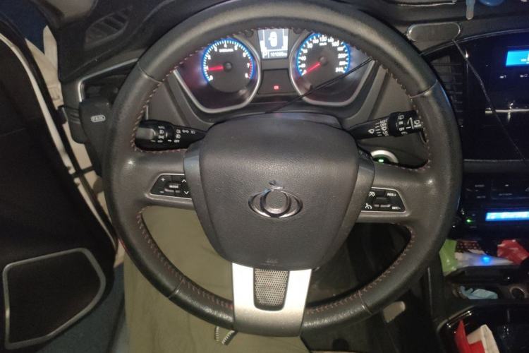 Used Geely Auto GX7 2015 Sports Edition 2.0L Automatic Luxury Model Steering Wheel